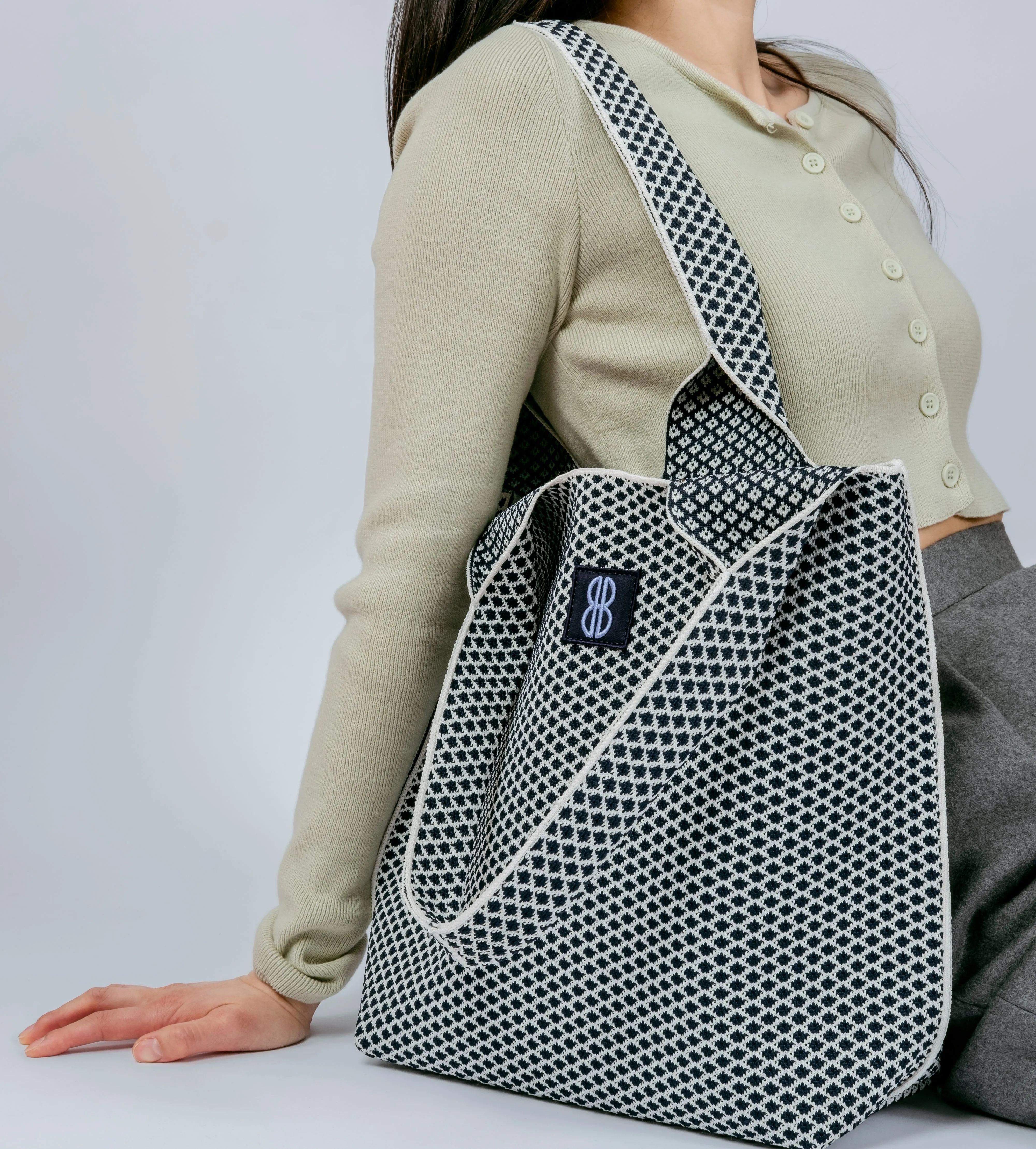 medium - Navy Diamond Tote With Pouch