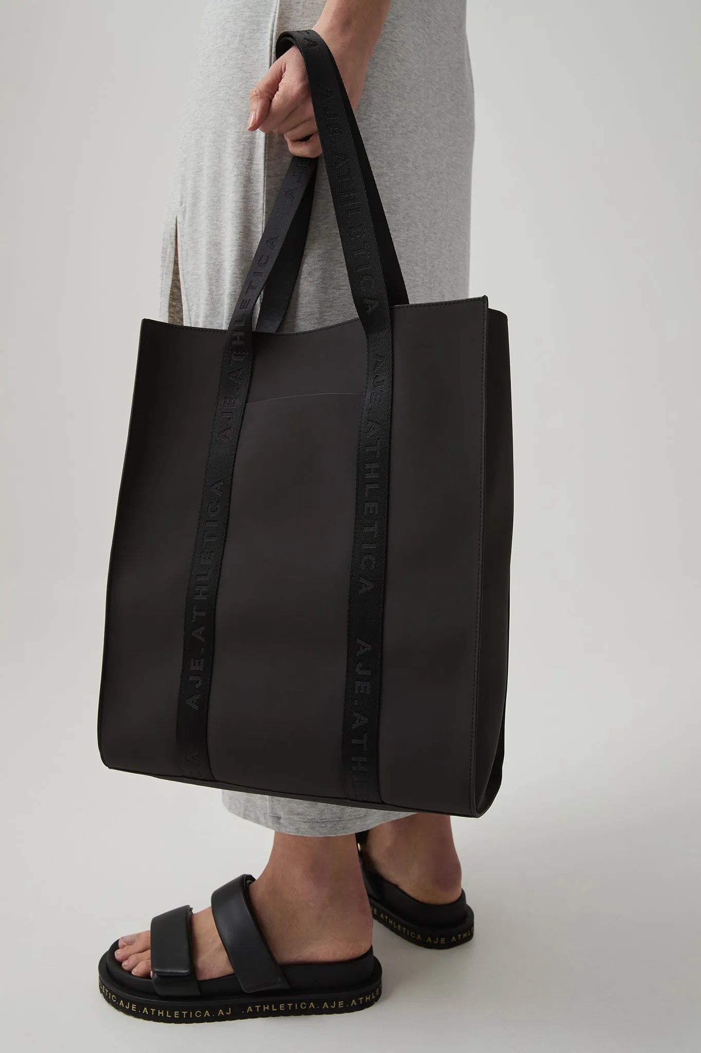 Portrait Spray Tote 908