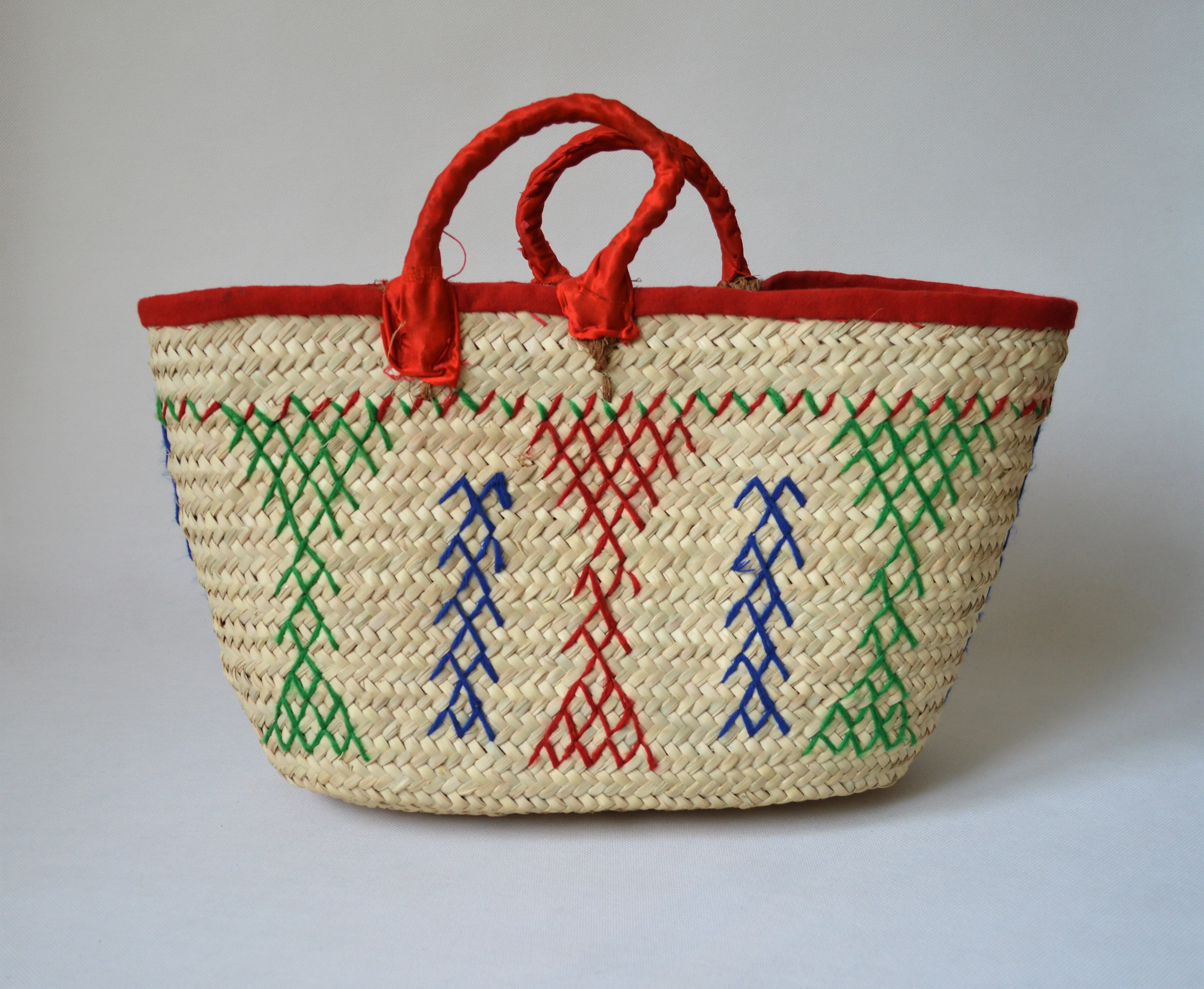 Rectangle basket bag with traditional decoration