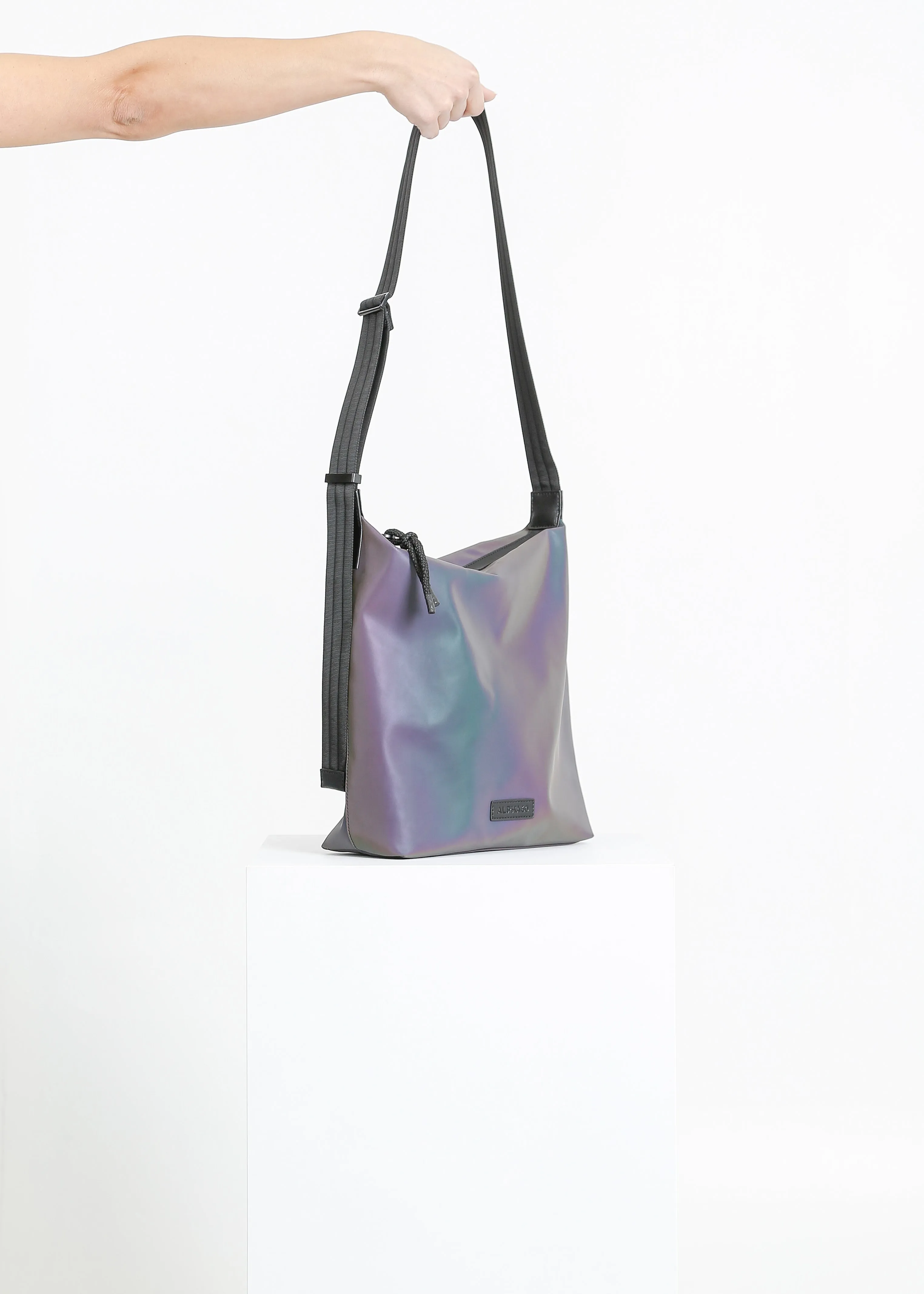 RHEA TOTE / HOLOGRAPHIC